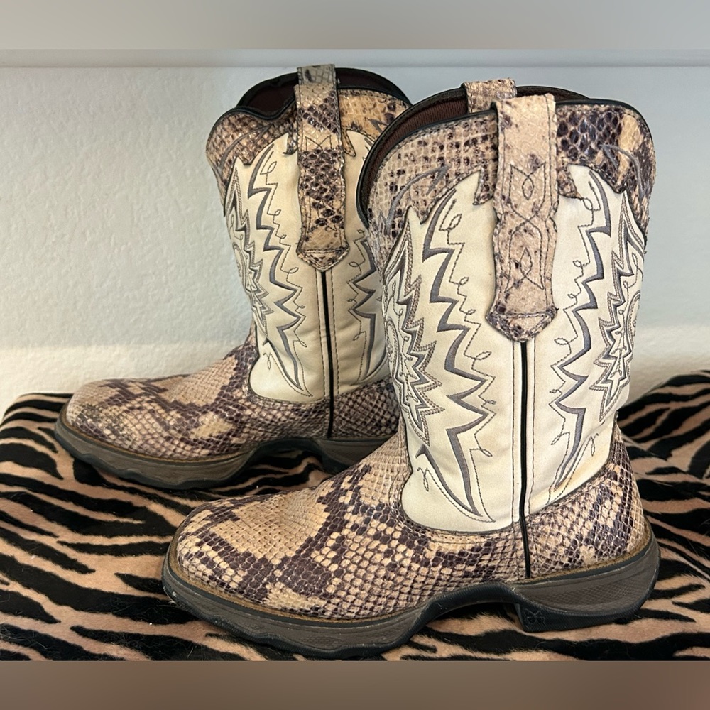 Durango women’s size 6 snakeskin boots